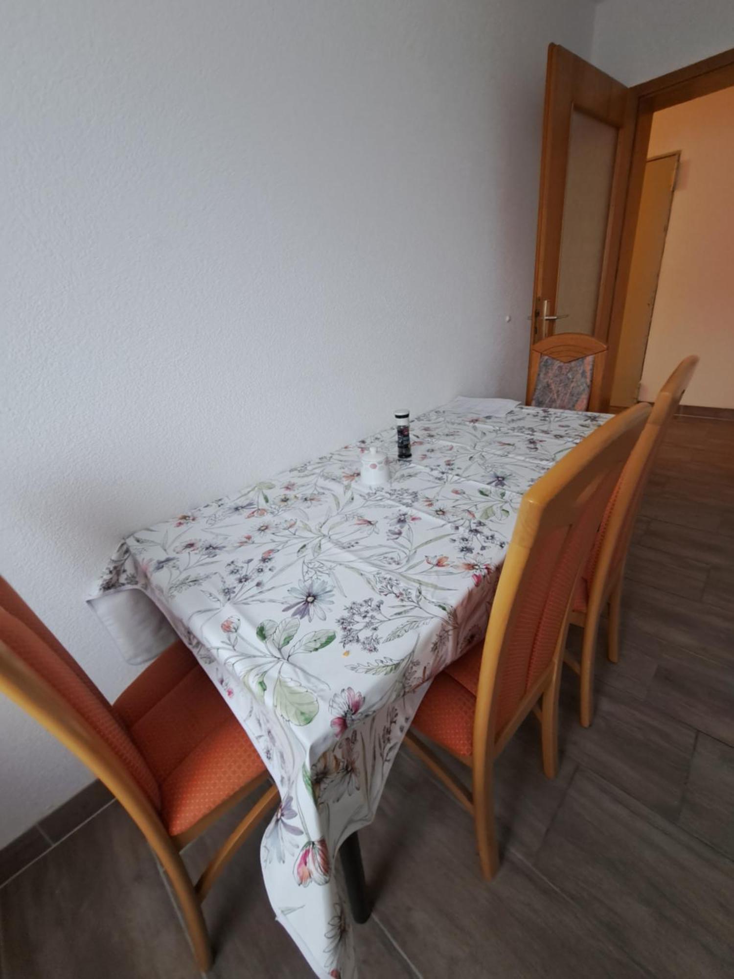 Wohnung Mit 2 - 3 Zimmern Ballenberg Exterior foto